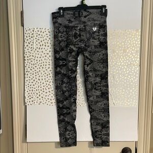 New with Tags Women’s Best Leggings size XL